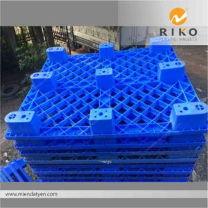 Pallet Nhựa Cũ Chân Cốc